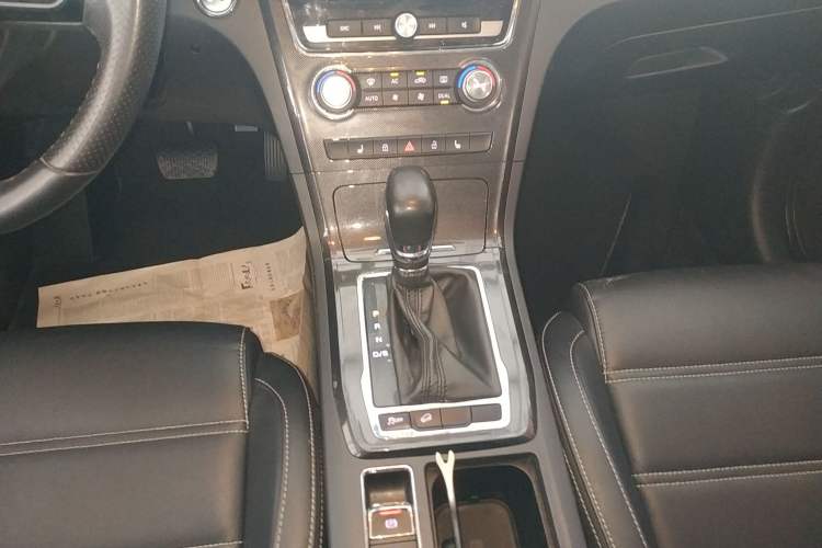 Used MG GS 2017 20T Automatic Prestige Edition Gear Lever