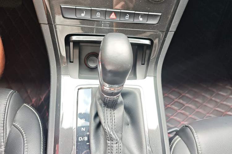 Used MG GS 2017 20T Automatic Prestige Edition Gear Lever