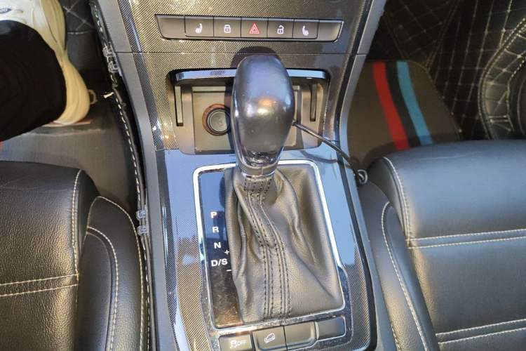 Used MG GS 2017 20T Automatic Prestige Edition Gear Lever