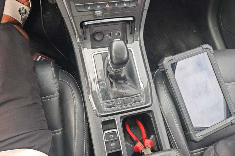 Used MG GS 2017 20T Automatic Prestige Edition Gear Lever