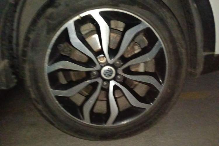 Used MG GS 2017 20T Automatic Prestige Edition Right Front Wheel Hub