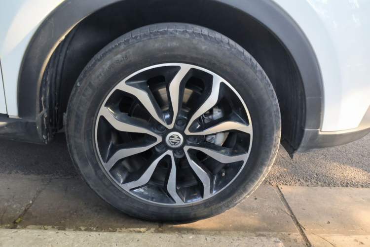 Used MG GS 2017 20T Automatic Prestige Edition Right Front Wheel Hub