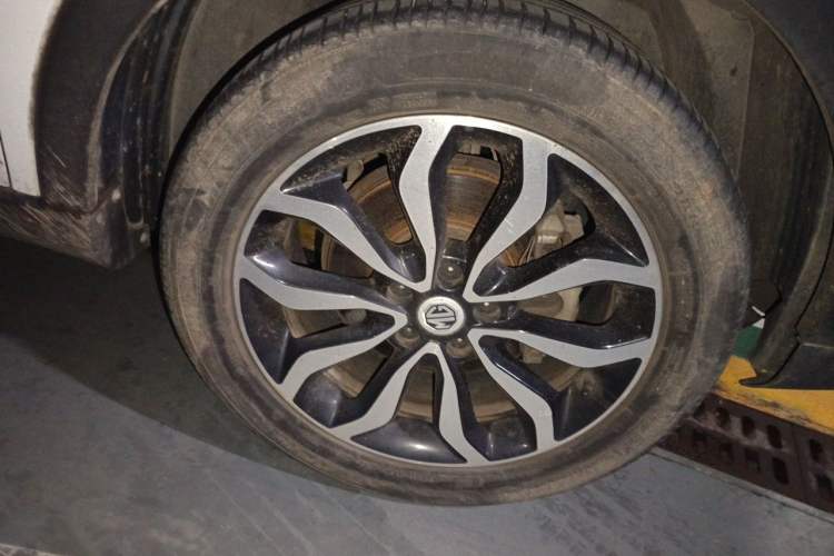 Used MG GS 2017 20T Automatic Prestige Edition Right Front Wheel Hub