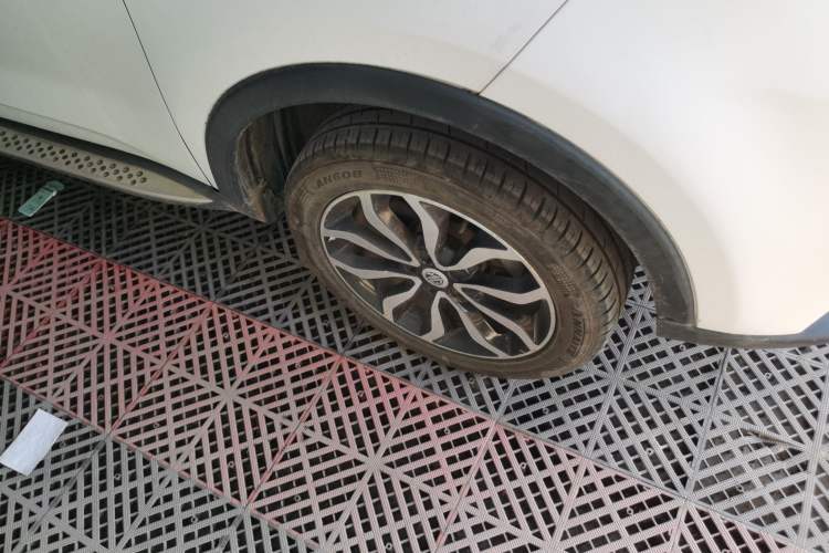 Used MG GS 2017 20T Automatic Prestige Edition Right Front Wheel Hub