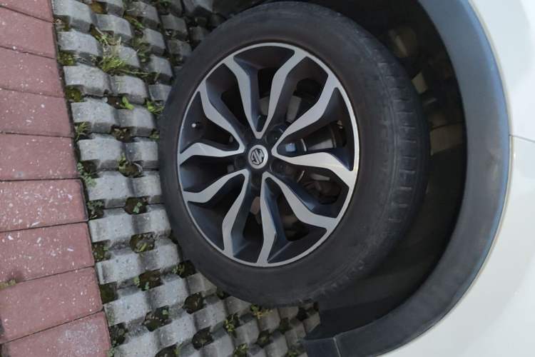 Used MG GS 2017 20T Automatic Prestige Edition Right Front Wheel Hub
