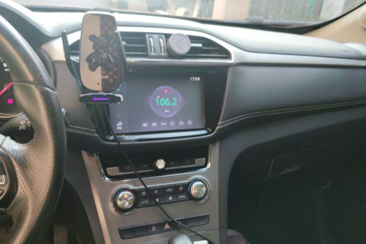 Used MG GS 2017 20T Automatic Luxury Edition Audio And AC Panel