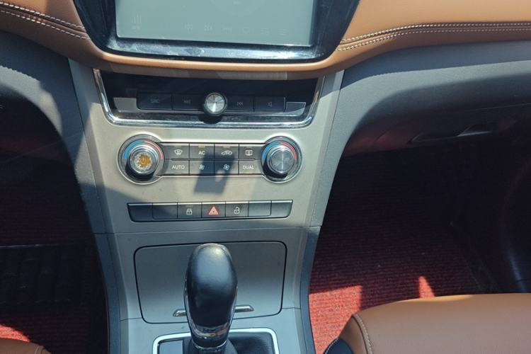 Used MG GS 2017 20T Automatic Luxury Edition Audio And AC Panel