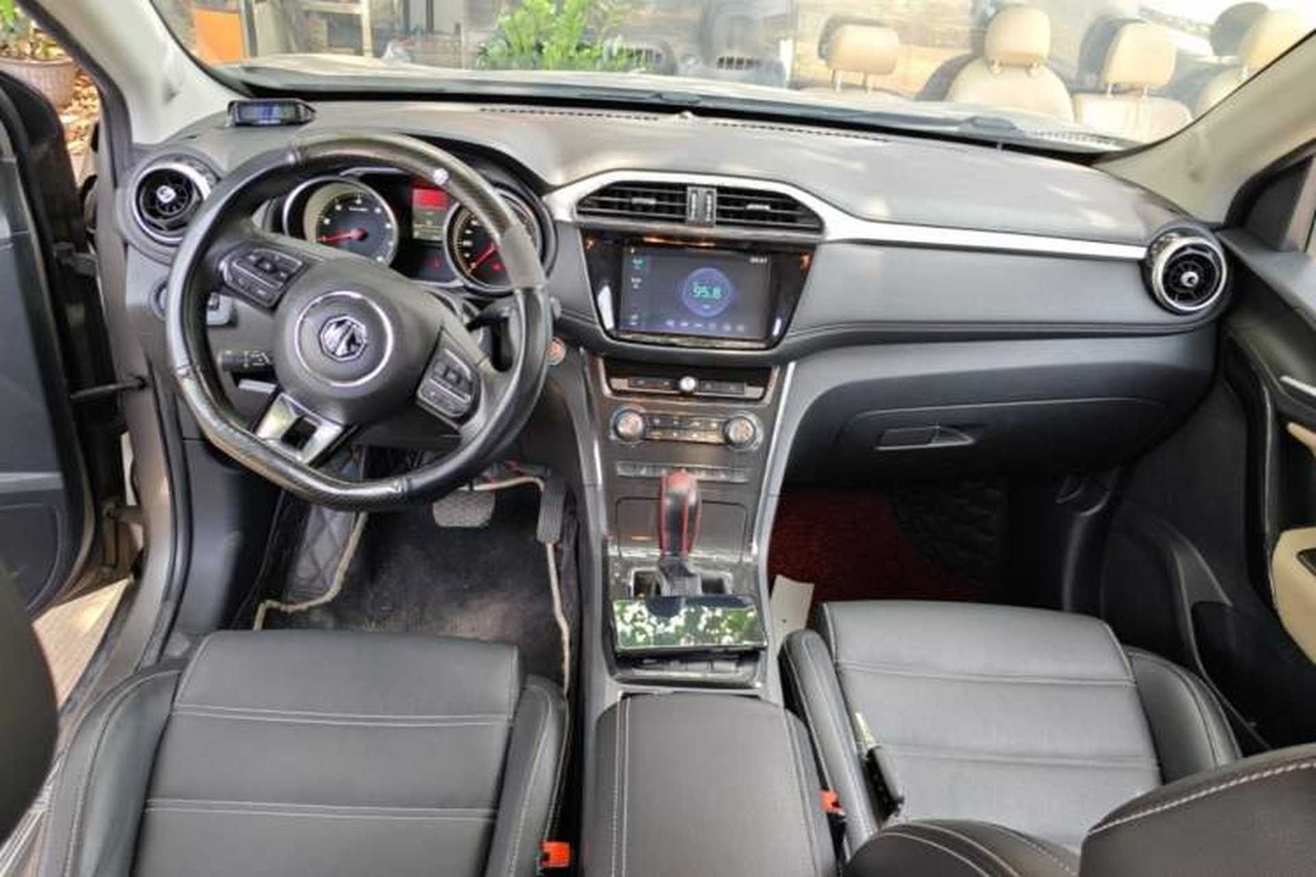 Used MG GS 2017 20T Automatic Prestige Edition Center Console