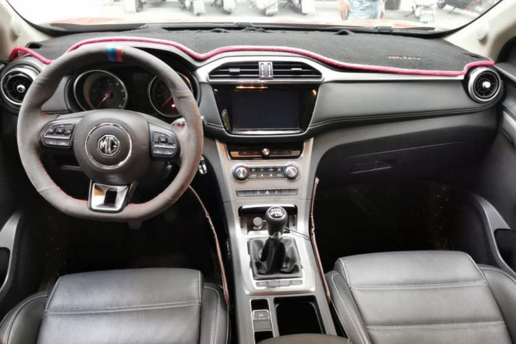 Used MG GS 2017 20T Manual Luxury Edition Center Console