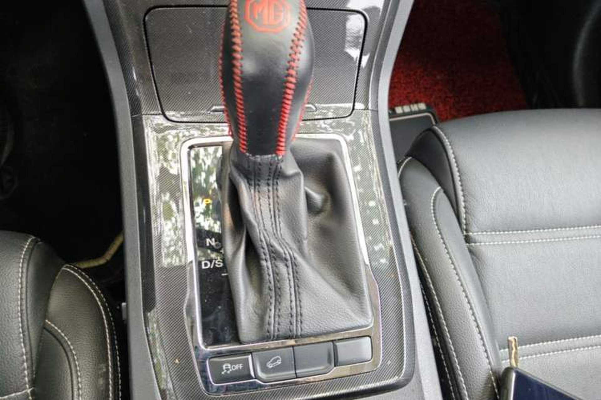 Used MG GS 2017 20T Automatic Prestige Edition Gear Lever