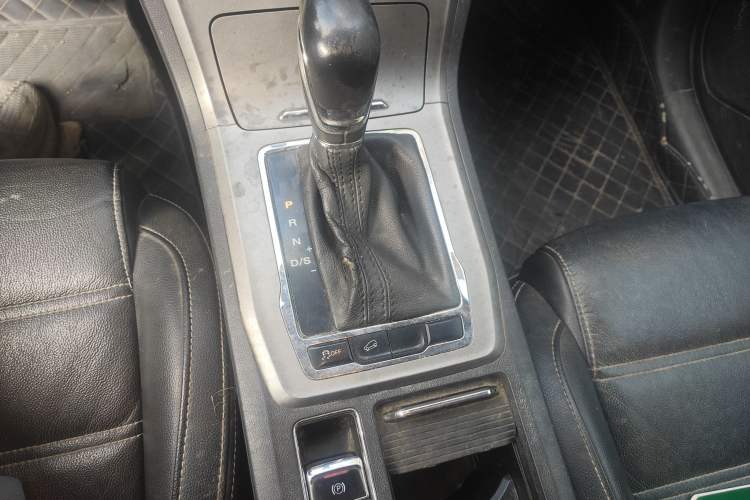 Used MG GS 2017 20T Automatic Luxury Edition Gear Lever