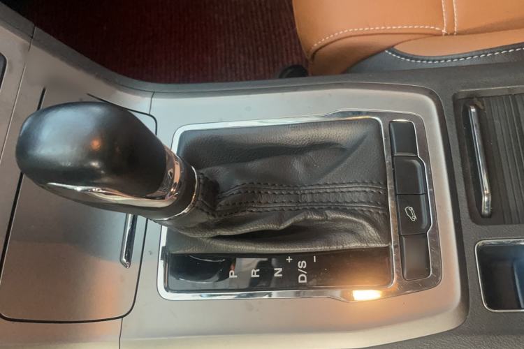 Used MG GS 2017 20T Automatic Luxury Edition Gear Lever