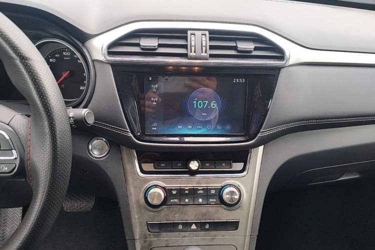 Used MG GS 2019 20T Automatic Luxury Xenon Headlight Edition Audio And AC Panel