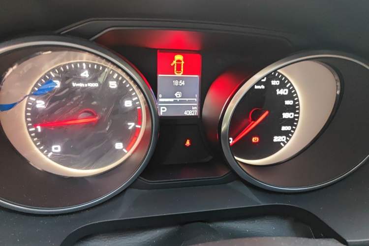 Used MG GS 2019 20T Automatic Luxury Xenon Headlight Edition Odometer Close Up