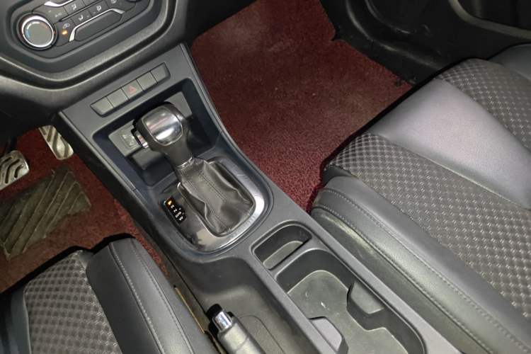 Used MG GT 2015 1.5T Automatic Luxury Edition Gear Lever