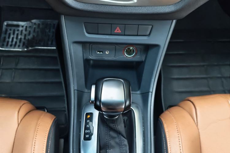 Used MG GT 2016 1.5L Automatic Value-Added Luxury Edition Gear Lever