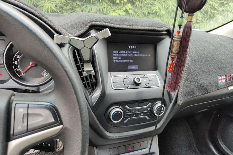 Used MG GT 2015 1.5T Automatic Luxury Edition Audio And AC Panel