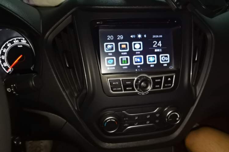Used MG GT 2015 1.5T Automatic Fashion Edition Audio And AC Panel