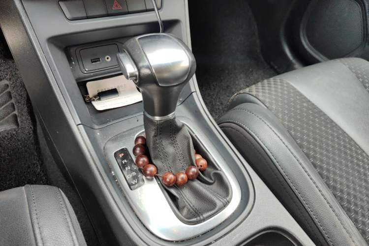 Used MG GT 2015 1.5T Automatic Luxury Edition Gear Lever
