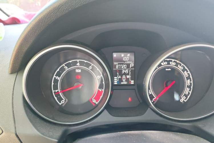 Used MG GT 2015 1.5T Automatic Elite Edition Odometer Close Up