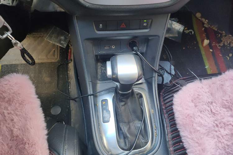 Used MG GT 2015 1.4TGI TST Dual-Clutch Elite Edition Gear Lever