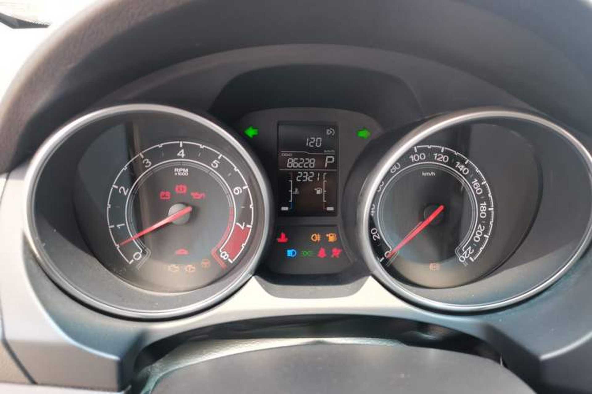 Used MG GT 2015 1.5T Automatic Luxury Edition Odometer Close Up