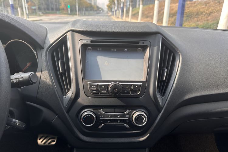 Used MG GT 2015 1.5T Automatic Fashion Edition Audio And AC Panel