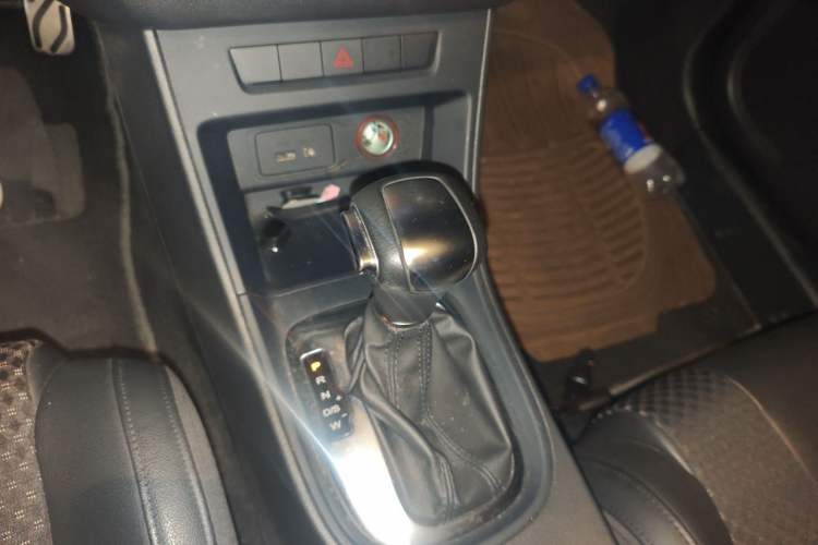 Used MG GT 2015 1.5T Automatic Luxury Edition Gear Lever