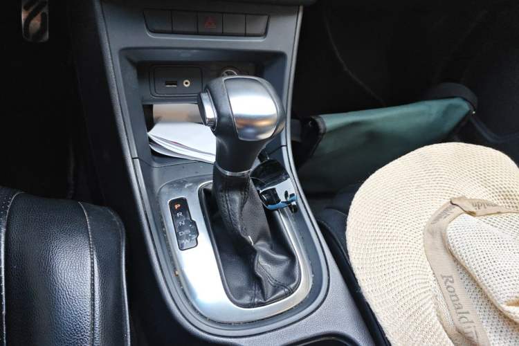 Used MG GT 2015 1.5T Automatic Fashion Edition Gear Lever