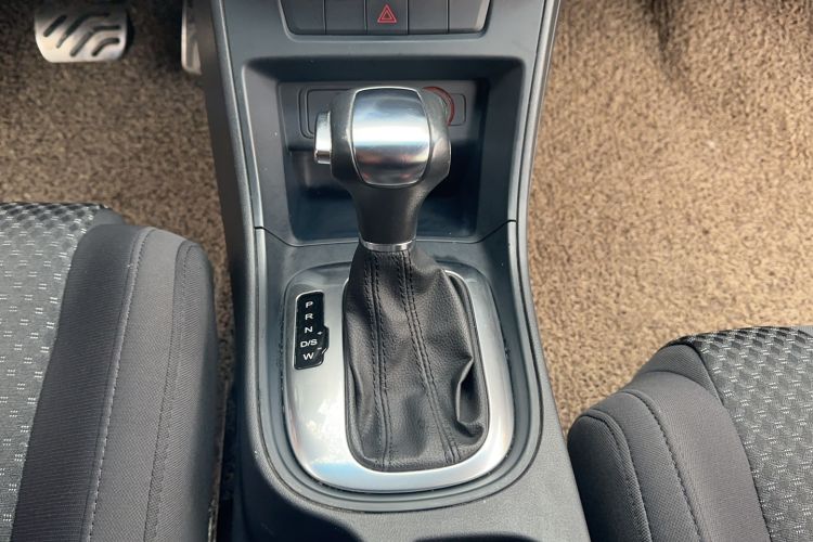 Used MG GT 2015 1.5T Automatic Fashion Edition Gear Lever