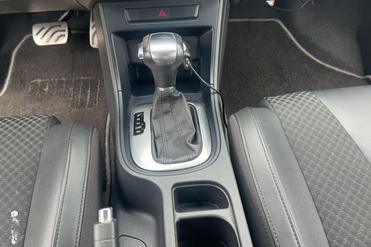 Used MG GT 2015 1.5T Automatic Luxury Edition Gear Lever