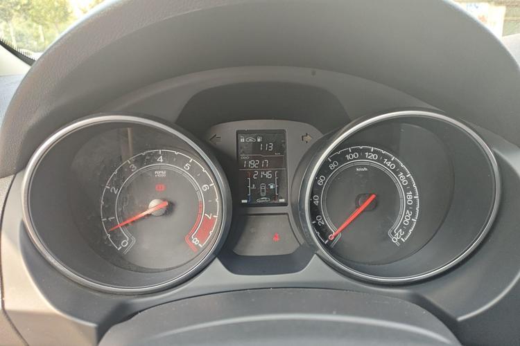 Used MG GT 2015 1.5T Manual Elite Edition Odometer Close Up