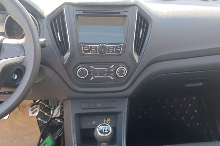 Used MG GT 2015 1.5T Manual Elite Edition Audio And AC Panel