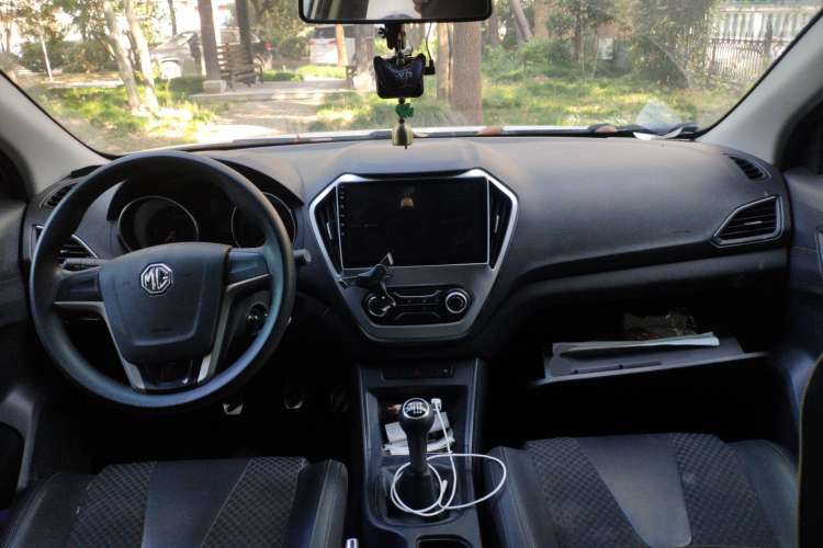 Used MG GT 2015 1.4TGI Manual Elite Edition Center Console