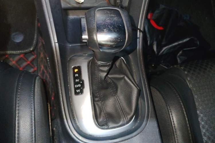 Used MG GT 2015 1.5T Automatic Luxury Edition Gear Lever