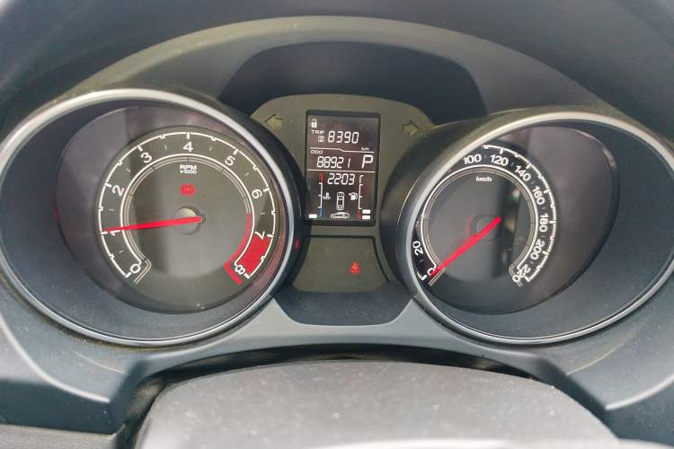 Used MG GT 2015 1.5T Automatic Elite Edition Odometer Close Up