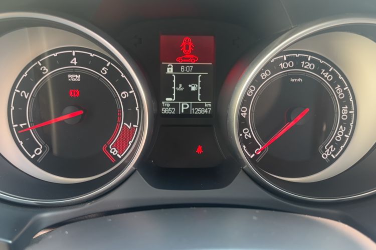 Used MG GT 2015 1.4TGI TST Dual-Clutch Luxury Edition Odometer Close Up
