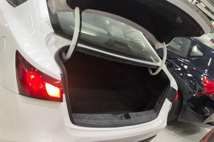 Used MG GT 2015 1.5T Automatic Fashion Edition Trunk