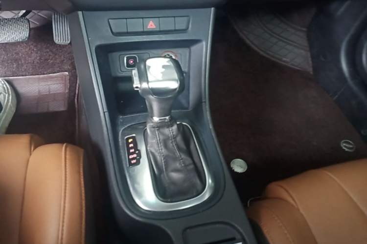 Used MG GT 2016 1.5L Automatic Value-Added Luxury Edition Gear Lever