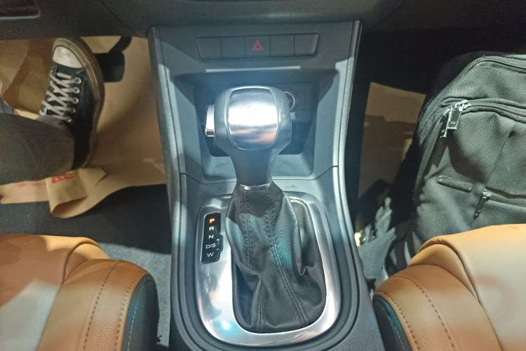 Used MG GT 2016 1.5L Automatic Value-Added Luxury Edition Gear Lever