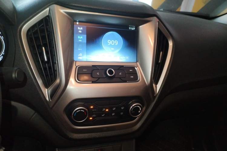 Used MG GT 2016 1.5L Manual Fashion Edition Audio And AC Panel