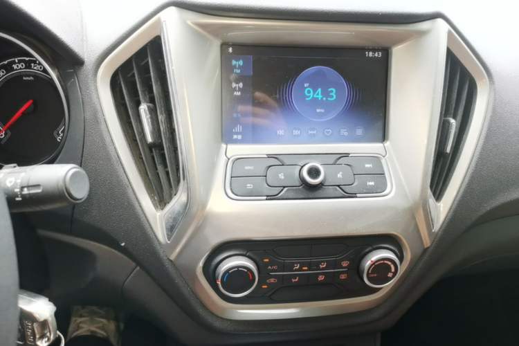 Used MG GT 2016 1.5L Automatic Value-Added Luxury Edition Audio And AC Panel