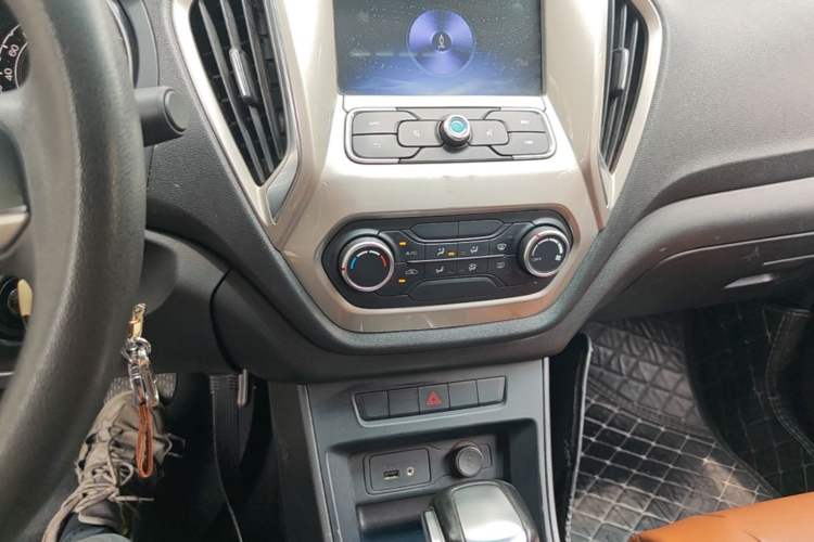 Used MG GT 2016 1.5L Automatic Value-Added Luxury Edition Audio And AC Panel
