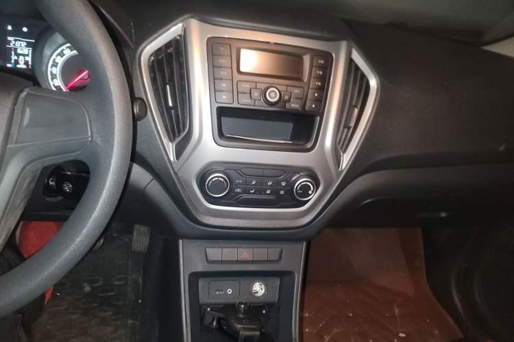Used MG GT 2016 1.5L Manual Fashion Edition Audio And AC Panel