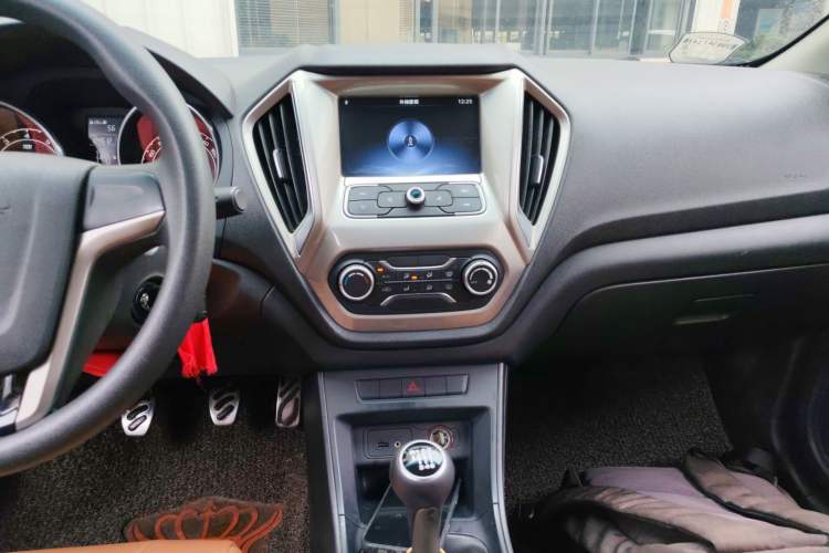 Used MG GT 2016 1.5T Manual Value-Added Luxury Edition Audio And AC Panel