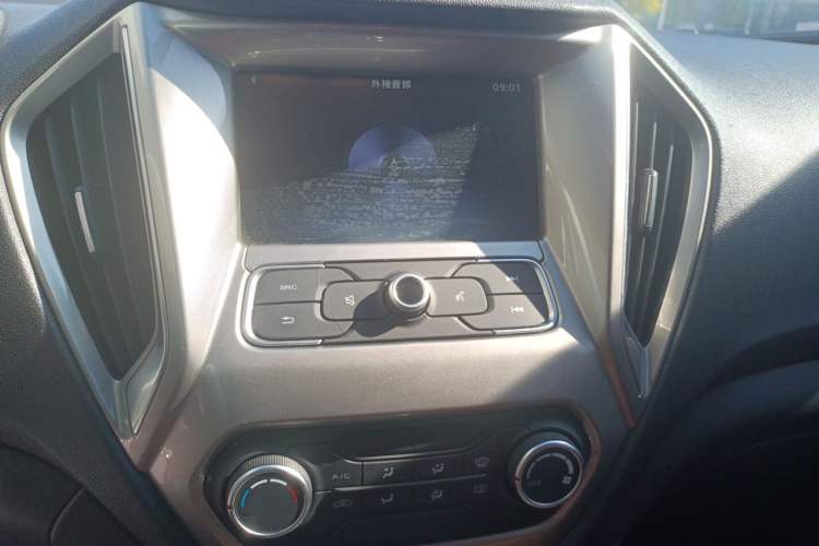Used MG GT 2016 1.5L Automatic Value-Added Luxury Edition Audio And AC Panel