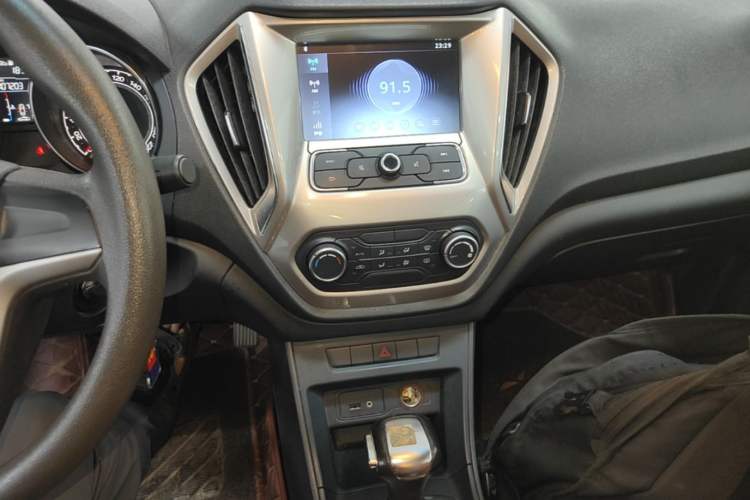 Used MG GT 2016 1.5L Automatic Value-Added Luxury Edition Audio And AC Panel