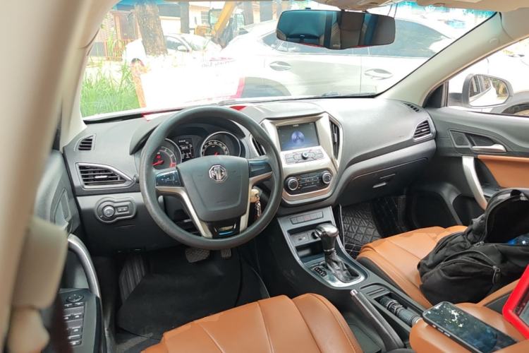 Used MG GT 2016 1.5L Automatic Value-Added Luxury Edition Center Console