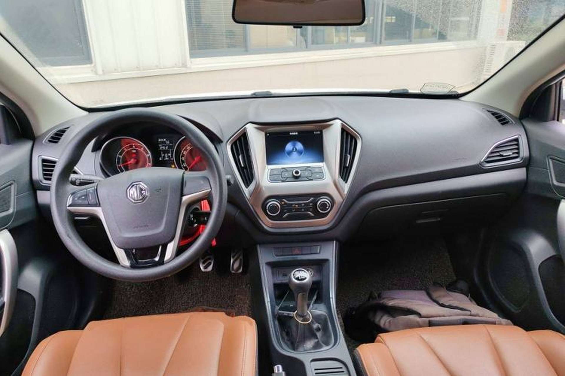 Used MG GT 2016 1.5T Manual Value-Added Luxury Edition Center Console