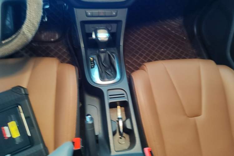 Used MG GT 2016 1.4TGI TST Dual-Clutch Luxury Edition Gear Lever